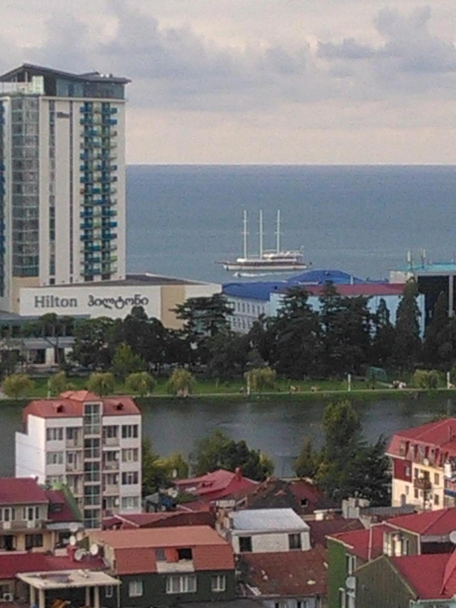 Apartment On Takaishvili Batumi Bagian luar foto
