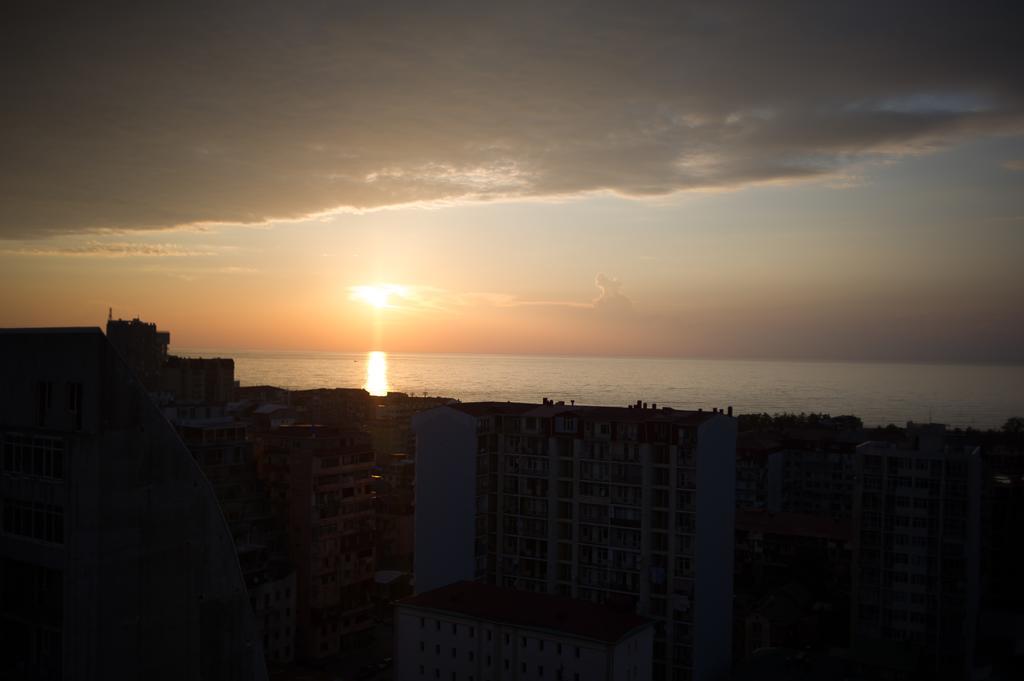 Apartment On Takaishvili Batumi Bagian luar foto